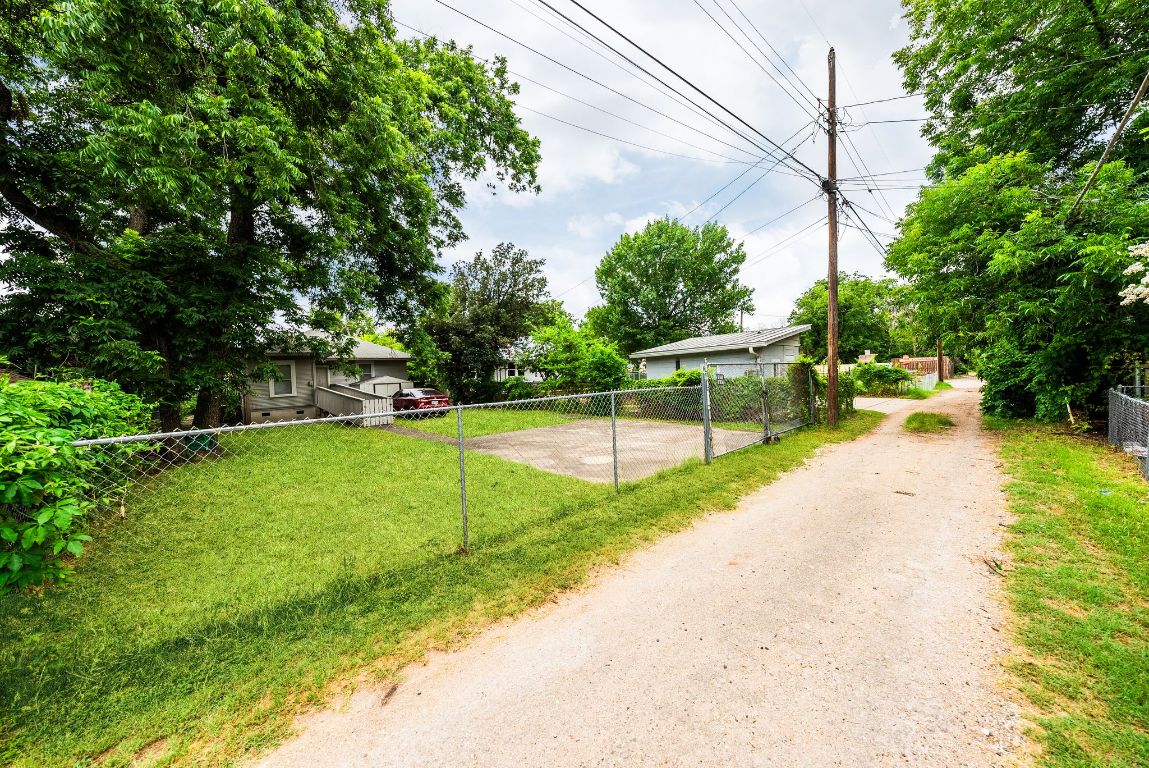 2032 East Cesar Chavez Street Austin, TX 78702 - Photo 25 of 25 View of dirt / gravel road