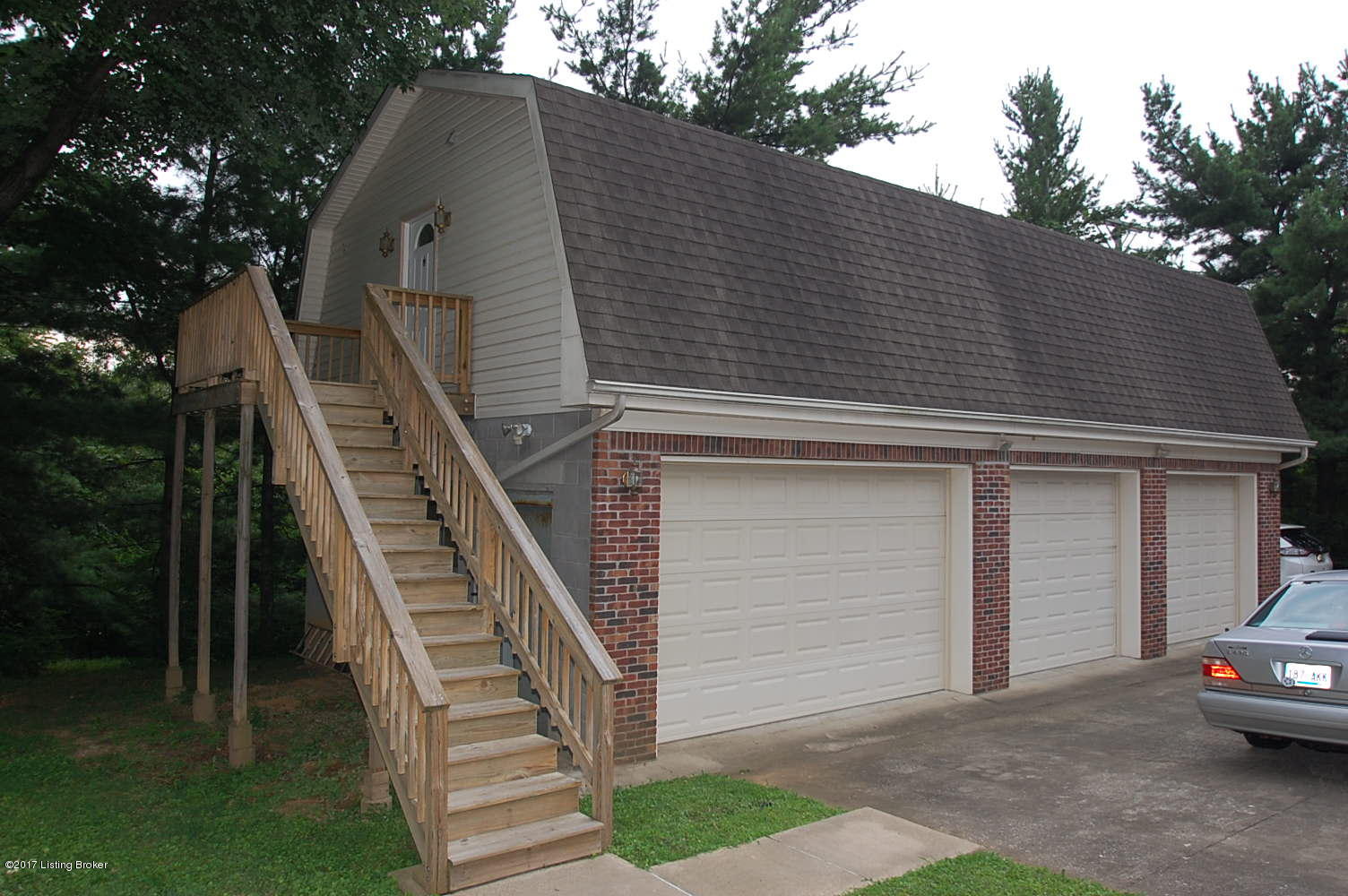 6300 Regal Road Louisville, KY 40222 - Photo 20 of 20 Apartment with kitchen, living room, bedroom and full bath