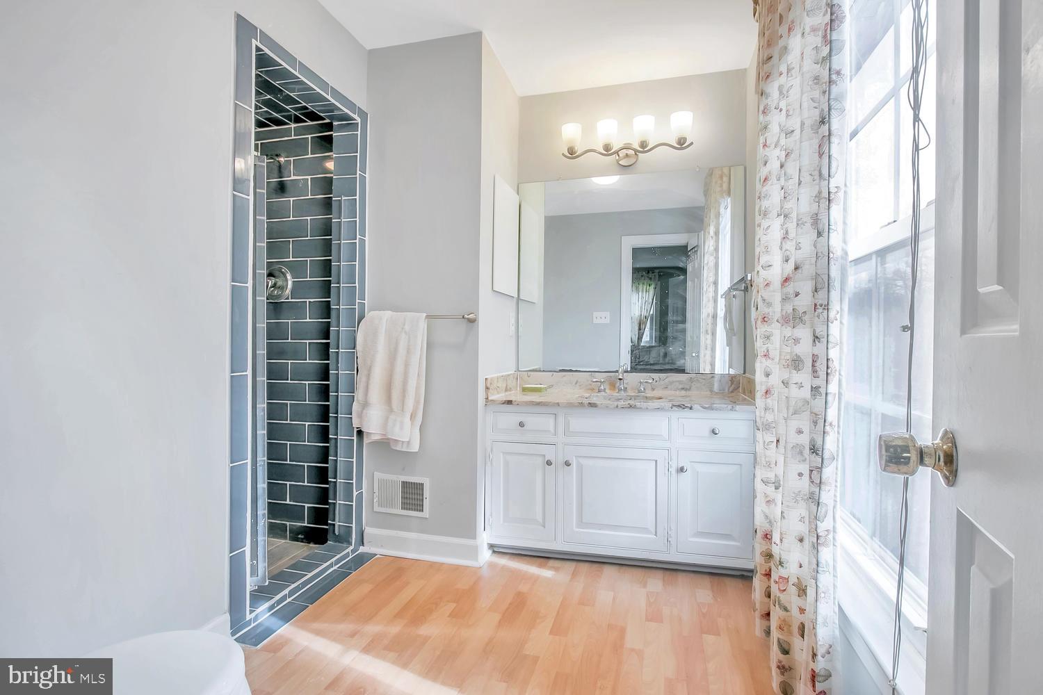 625 Kilburn Road Wilmington, DE 19803 - Photo 23 of 35 Master bathroom