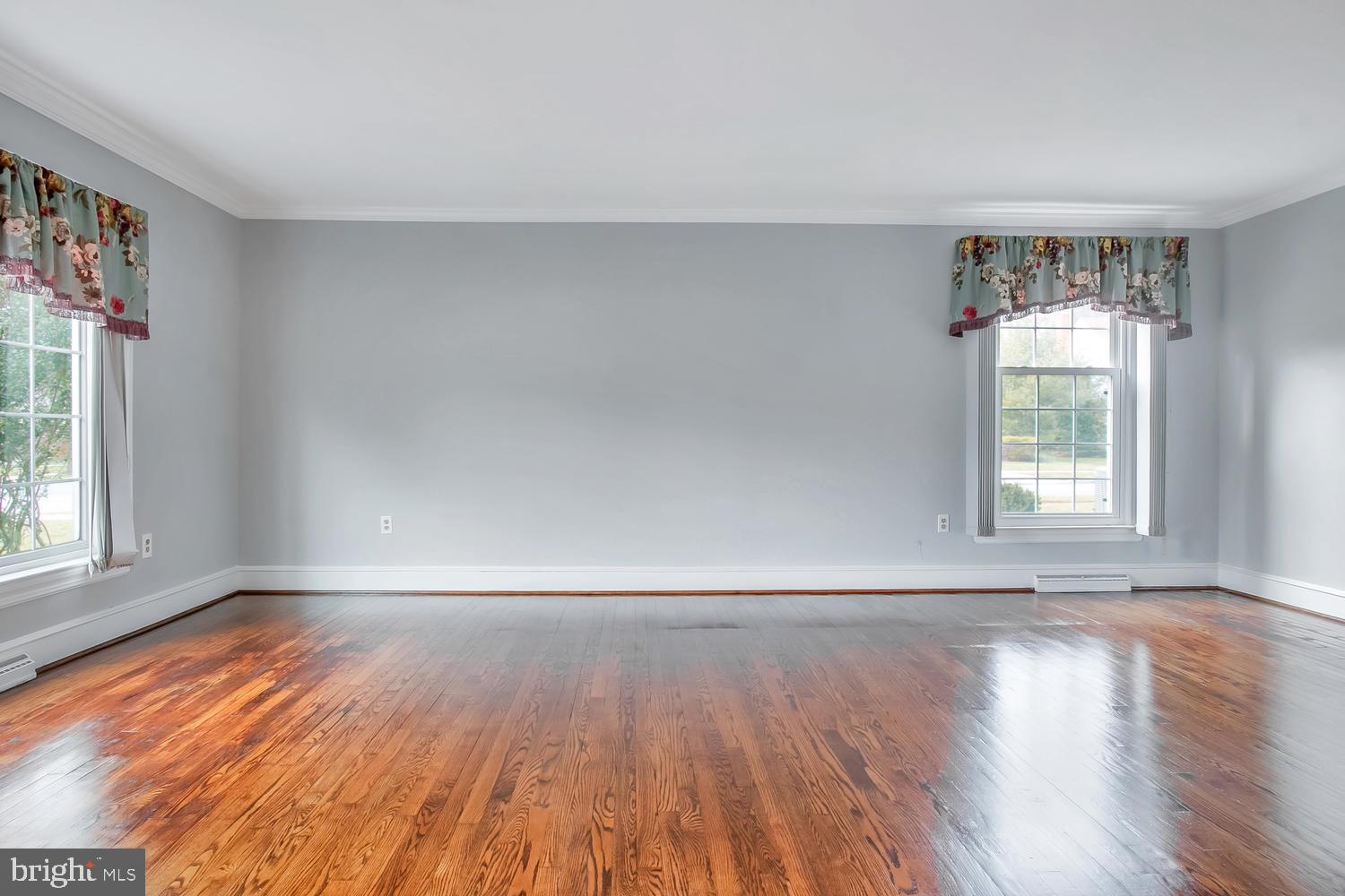 625 Kilburn Road Wilmington, DE 19803 - Photo 5 of 35 LR - hdwd flrs have been refinished in this room
