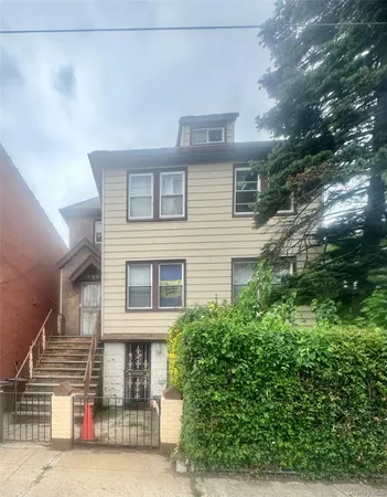 $1,200,999 | 670 East 98th Street | Canarsie