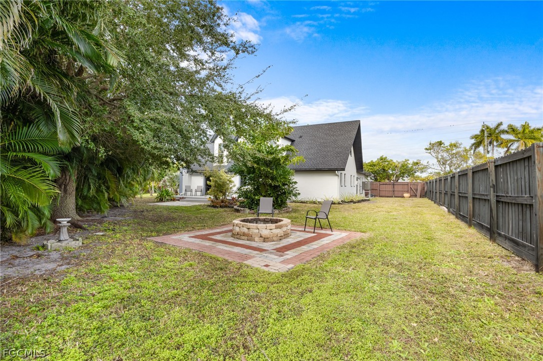 12991 Iona Road Fort Myers, FL 33908 - Photo 40 of 43 a view of a backyard with wooden fence