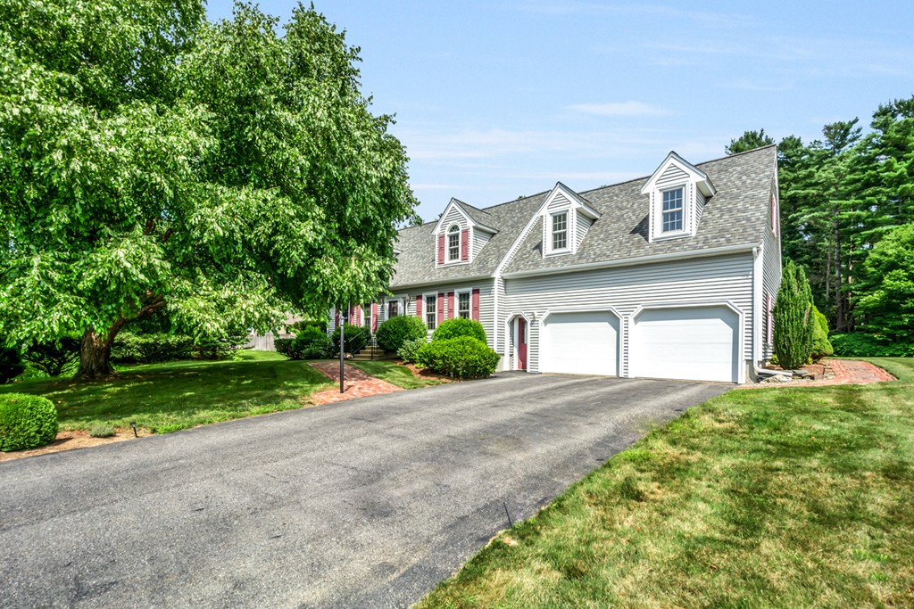 7 Lakeview Circle Sutton, MA 01590 - Photo 1 of 30 Gallery Image 1