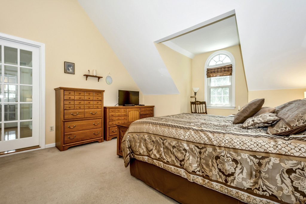 7 Lakeview Circle Sutton, MA 01590 - Photo 17 of 30 Gallery Image 17