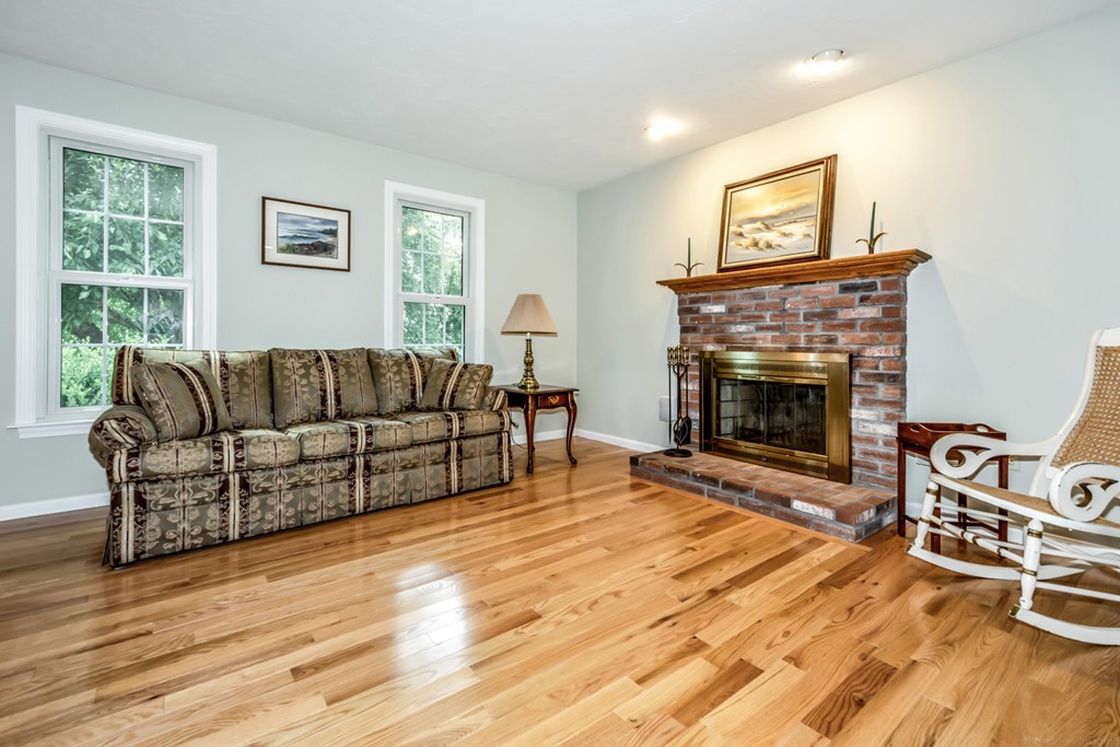 7 Lakeview Circle Sutton, MA 01590 - Photo 4 of 30 Gallery Image 4