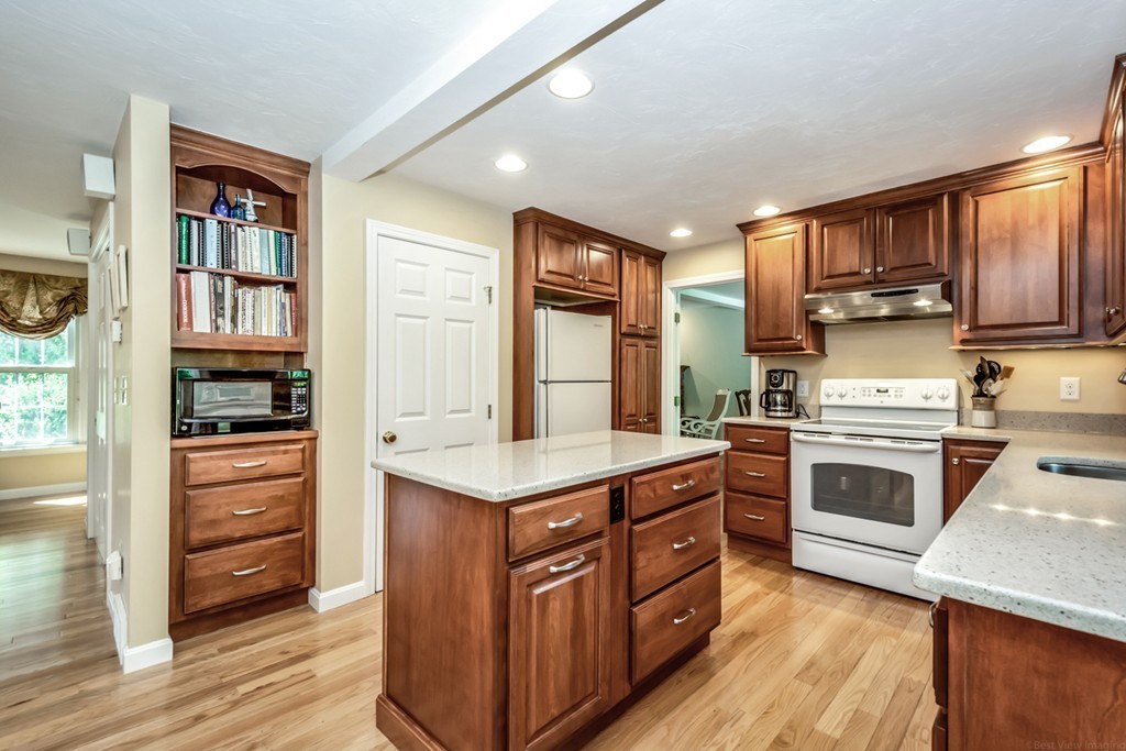 7 Lakeview Circle Sutton, MA 01590 - Photo 10 of 30 Gallery Image 10