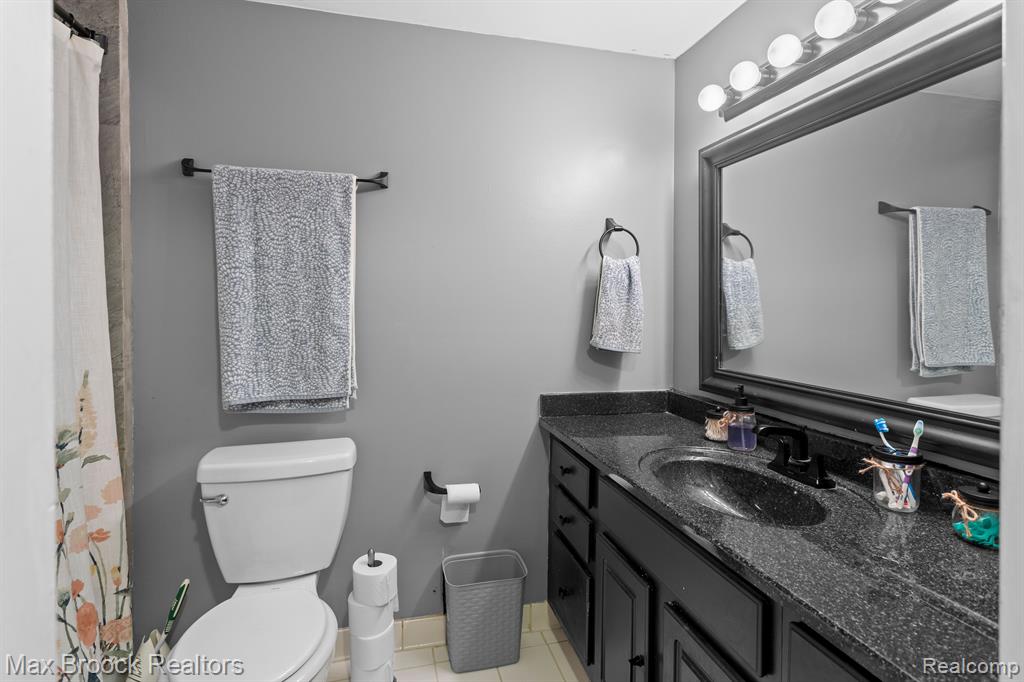 5005 Crooks Road, Unit 34 Royal Oak, MI 48073 - Photo 16 of 29