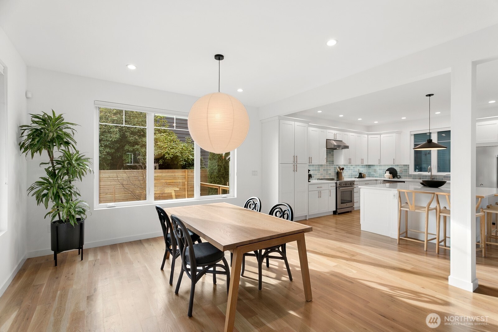 10419 41st Avenue Southwest Seattle, WA 98146 - Photo 3 of 39