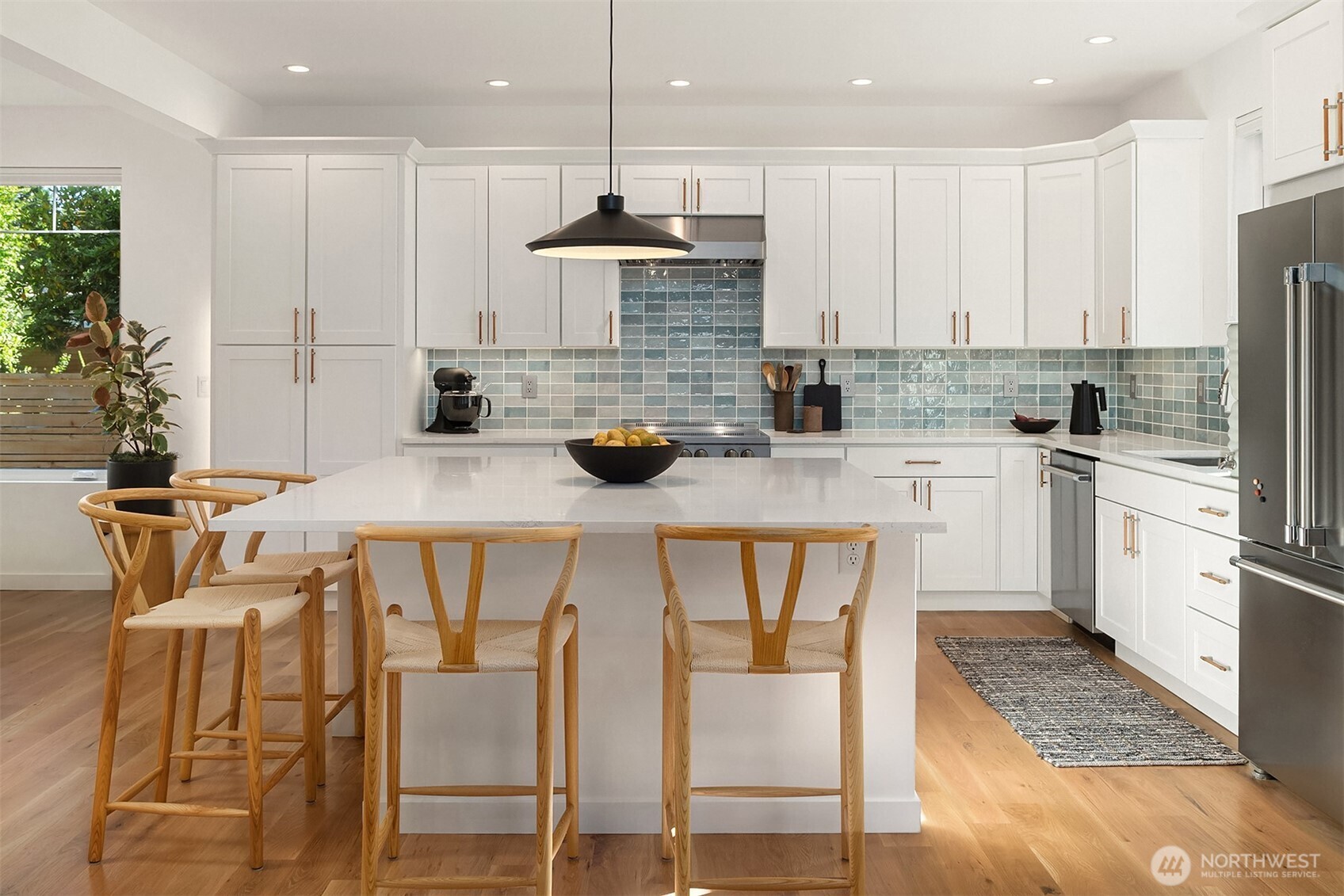 10419 41st Avenue Southwest Seattle, WA 98146 - Photo 8 of 39