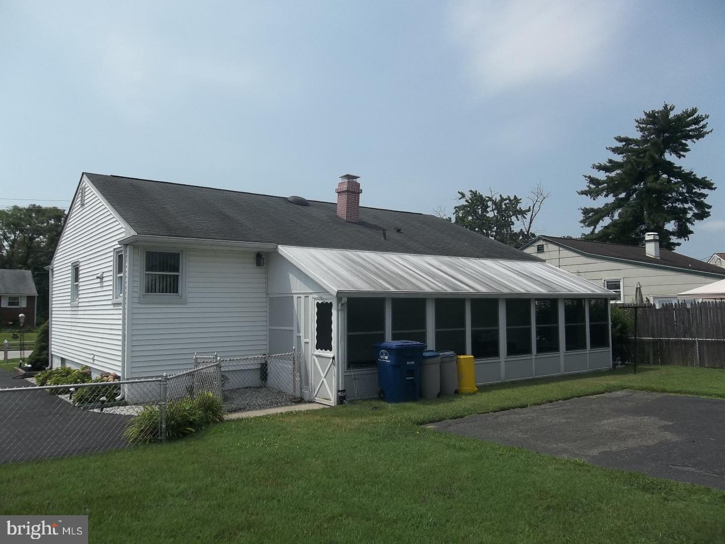 517 Monroe Street Riverside, NJ 08075 - Photo 3 of 17
