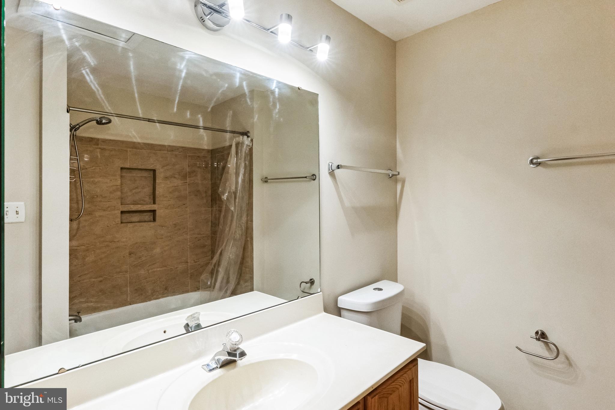 13320 Rising Sun Lane Germantown, MD 20874 - Photo 16 of 20 Full Bath