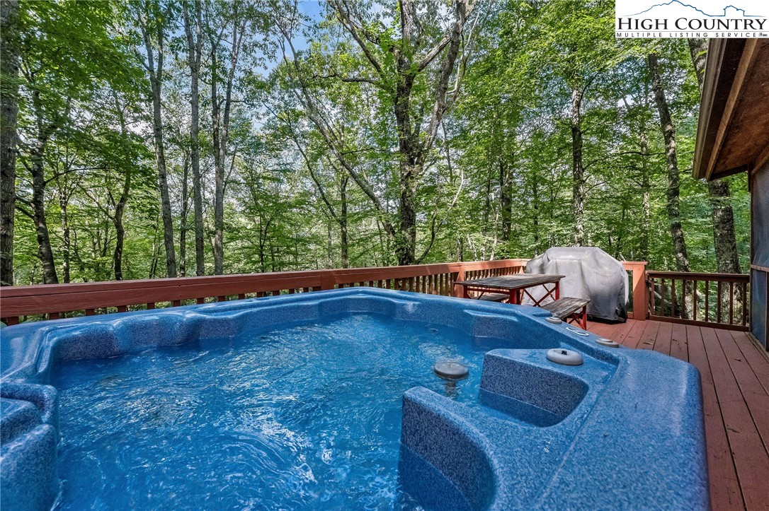 199 Skyline Road West Jefferson, NC 28694 - Photo 18 of 35 a backyard of a house with seating space