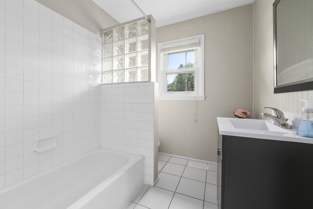 2091 South Andrews Road Yorktown, IN 47396 - Photo 8 of 11 Gallery Image 8