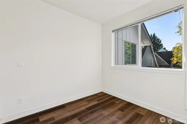 $900,000 | 5257 Brooklyn Avenue Northeast, Seattle, WA 98105