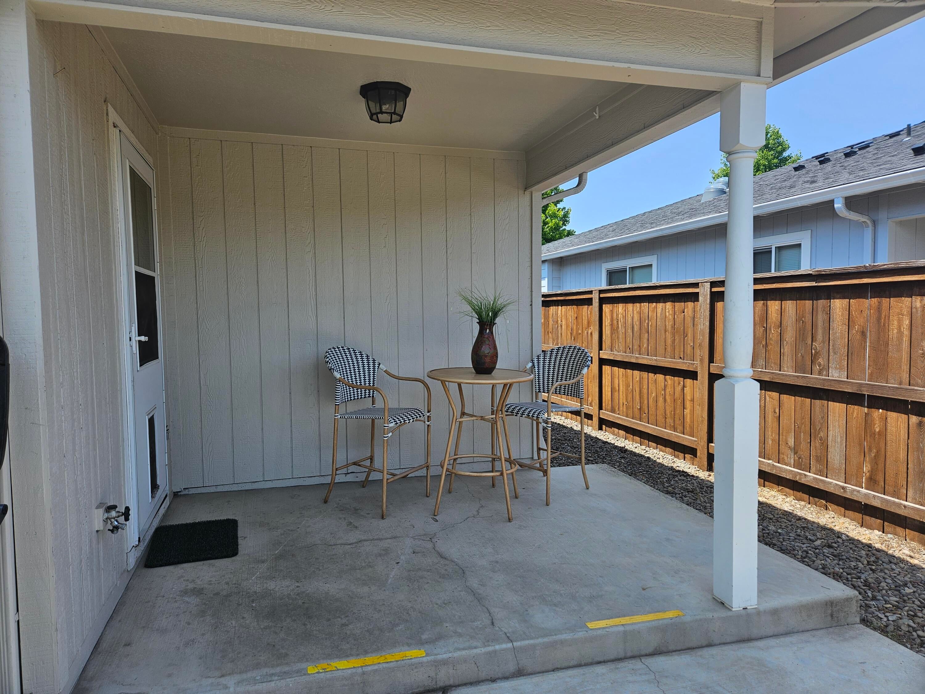 328 Cheney Loop Central Point, OR 97502 - Photo 16 of 18 20230621_123043