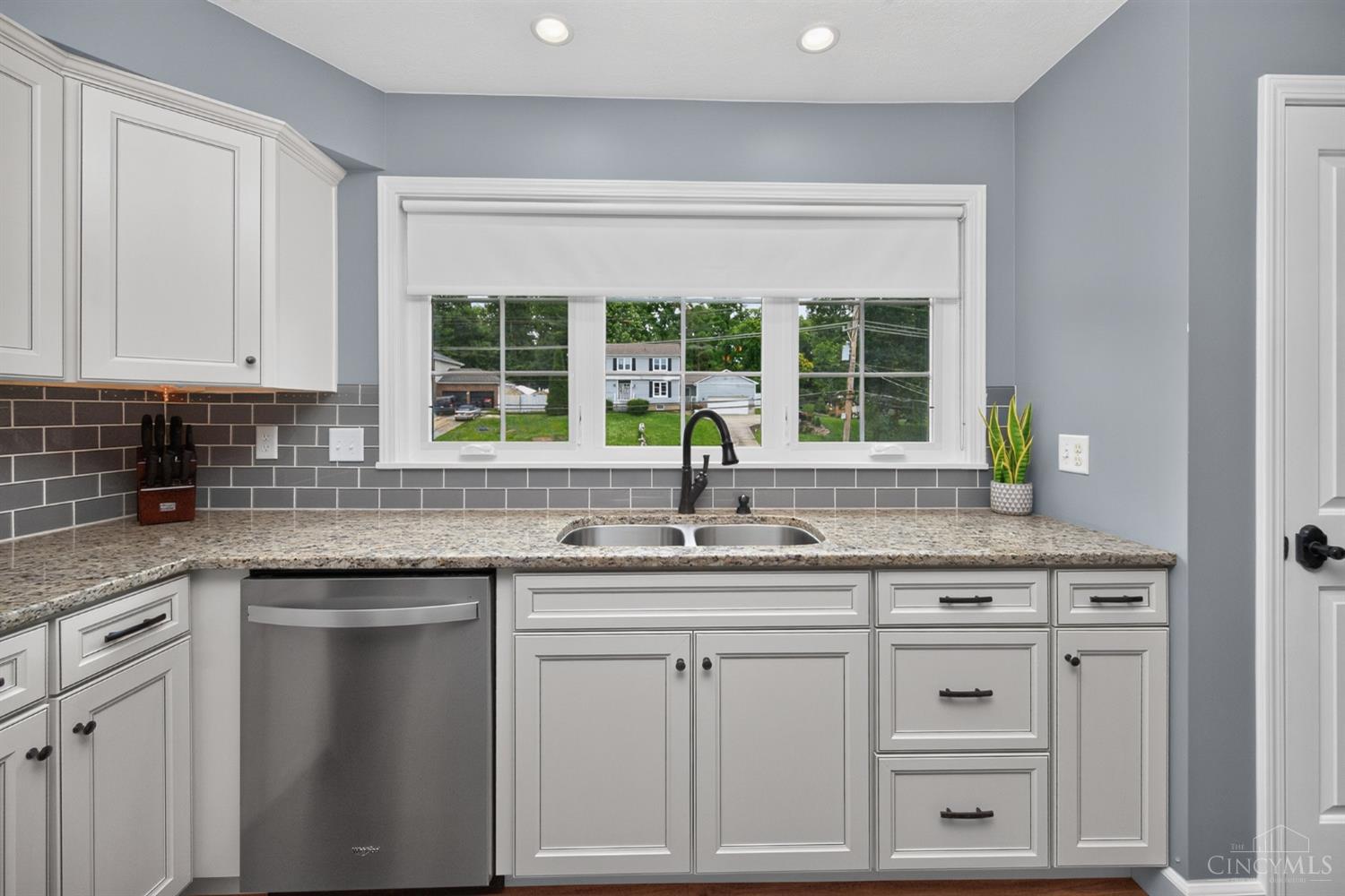 5467 Race Road Cincinnati, OH 45247 - Photo 11 of 59