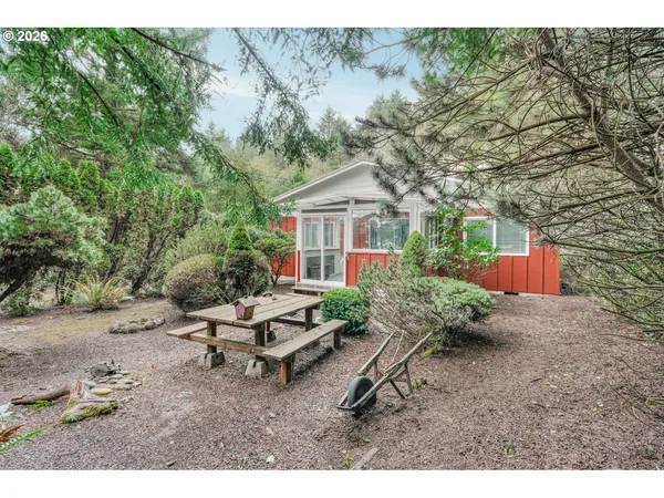 $425,000 | 7470 South Coast Highway, South Beach, OR 97366