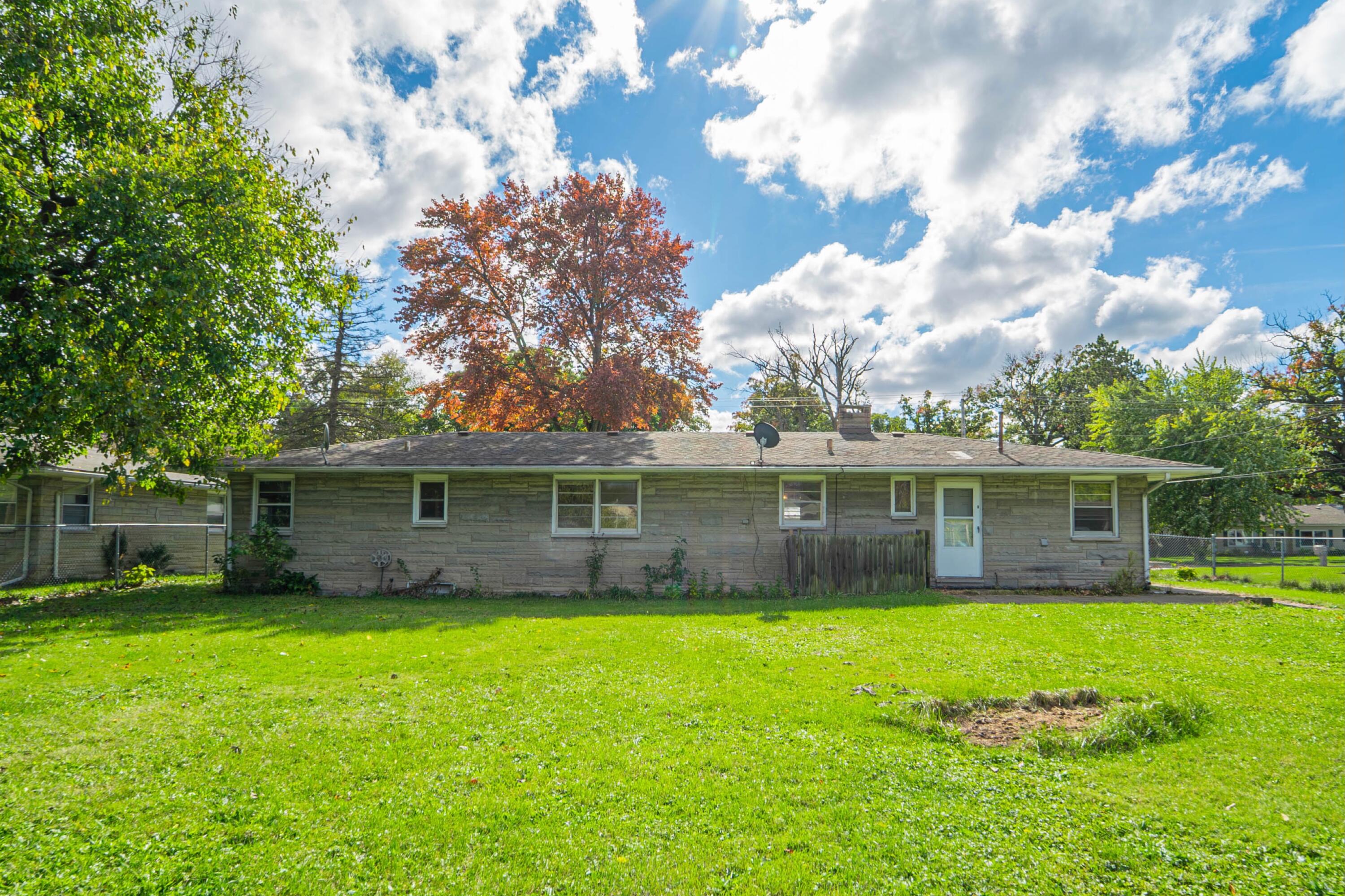 5728 Stone Avenue Portage, IN 46368 - Photo 2 of 28 3000x1999