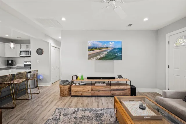 $470,000 | 1583 West Robinhood Drive, Charleston, SC 29407