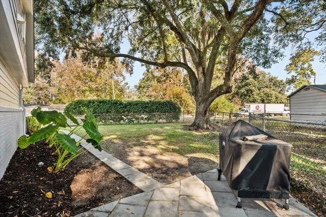 $470,000 | 1583 West Robinhood Drive, Charleston, SC 29407