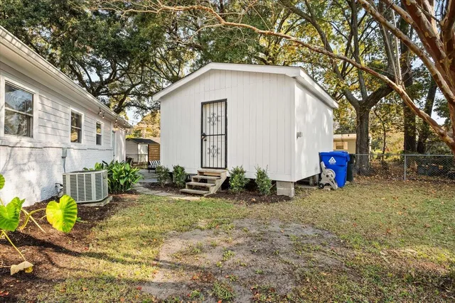 $470,000 | 1583 West Robinhood Drive, Charleston, SC 29407