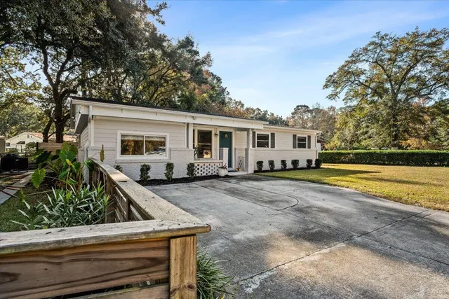 $470,000 | 1583 West Robinhood Drive, Charleston, SC 29407