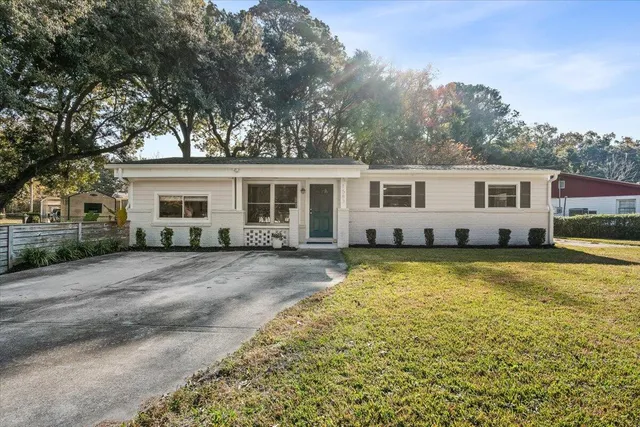 $470,000 | 1583 West Robinhood Drive, Charleston, SC 29407
