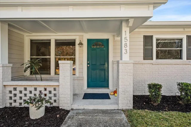 $470,000 | 1583 West Robinhood Drive, Charleston, SC 29407