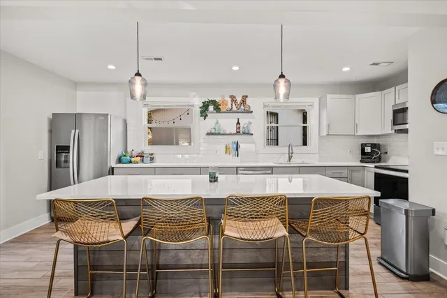 $470,000 | 1583 West Robinhood Drive, Charleston, SC 29407