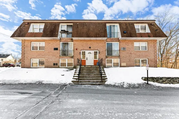$2,200 | 82 Boylston Lane, Unit 21, Lowell, MA 01852