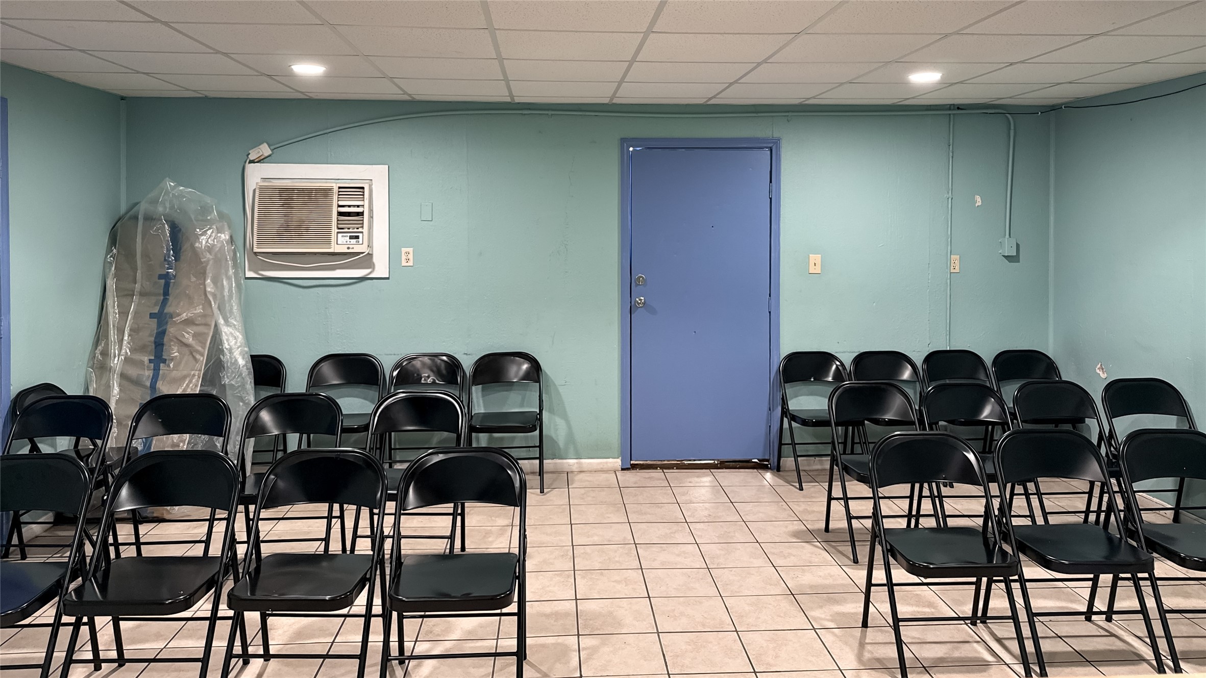 6122 Jessamine Street Houston, TX 77081 - Photo 22 of 29 Youth room