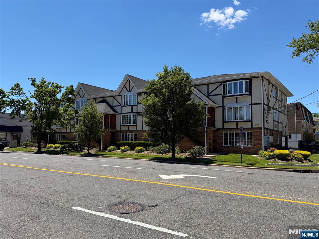 33 Henry Place, Unit B4 Hackensack, NJ 07601 - Photo 2 of 36