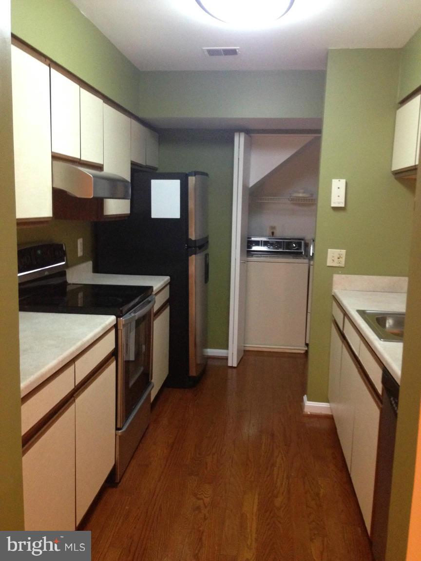 4906 Columbia Road, Unit 5121 Columbia, MD 21044 - Photo 9 of 15 Kitchen