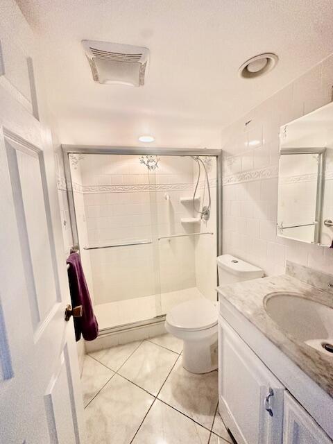 1080 Exeter Boca Raton, FL 33434 - Photo 10 of 37 Main Bathroom W/Shower
