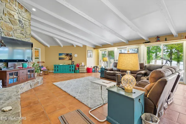 $650,000 | 605 South Lake Drive, Oneida, TN 37841