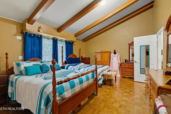 $650,000 | 605 South Lake Drive, Oneida, TN 37841