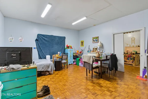 $650,000 | 605 South Lake Drive, Oneida, TN 37841