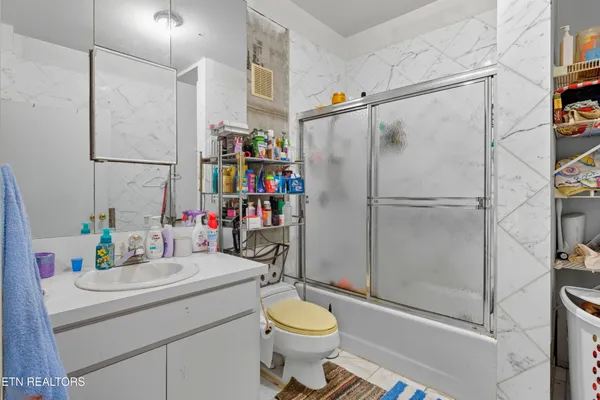 $650,000 | 605 South Lake Drive, Oneida, TN 37841