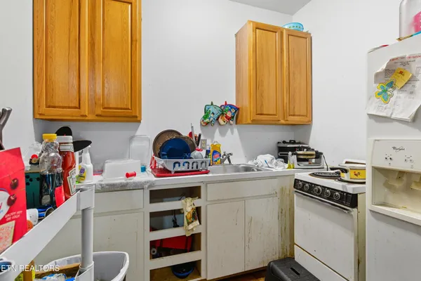 $650,000 | 605 South Lake Drive, Oneida, TN 37841