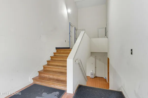 $650,000 | 605 South Lake Drive, Oneida, TN 37841