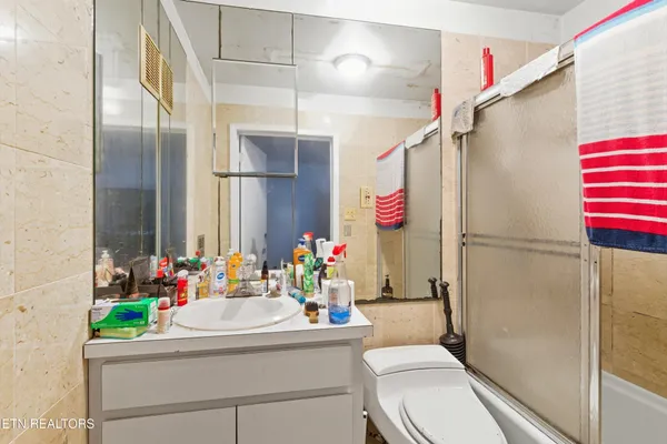 $650,000 | 605 South Lake Drive, Oneida, TN 37841