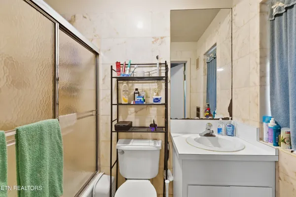 $650,000 | 605 South Lake Drive, Oneida, TN 37841