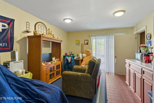 $650,000 | 605 South Lake Drive, Oneida, TN 37841