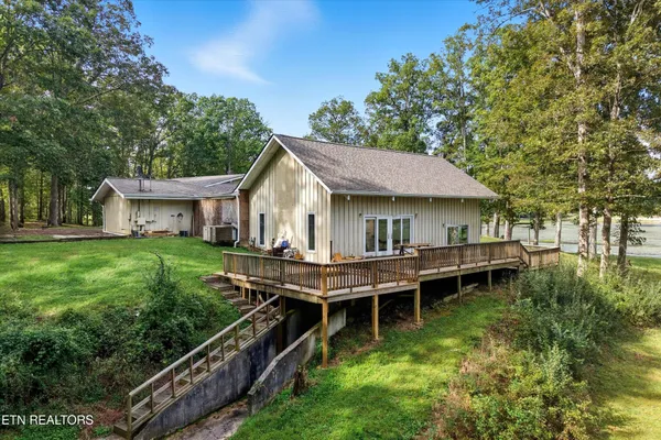 $650,000 | 605 South Lake Drive, Oneida, TN 37841