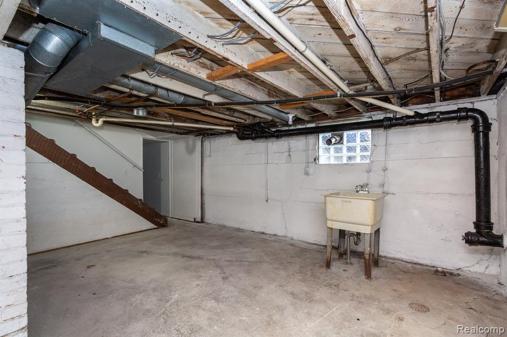 8175 Central Street Center Line, MI 48015 - Photo 23 of 27