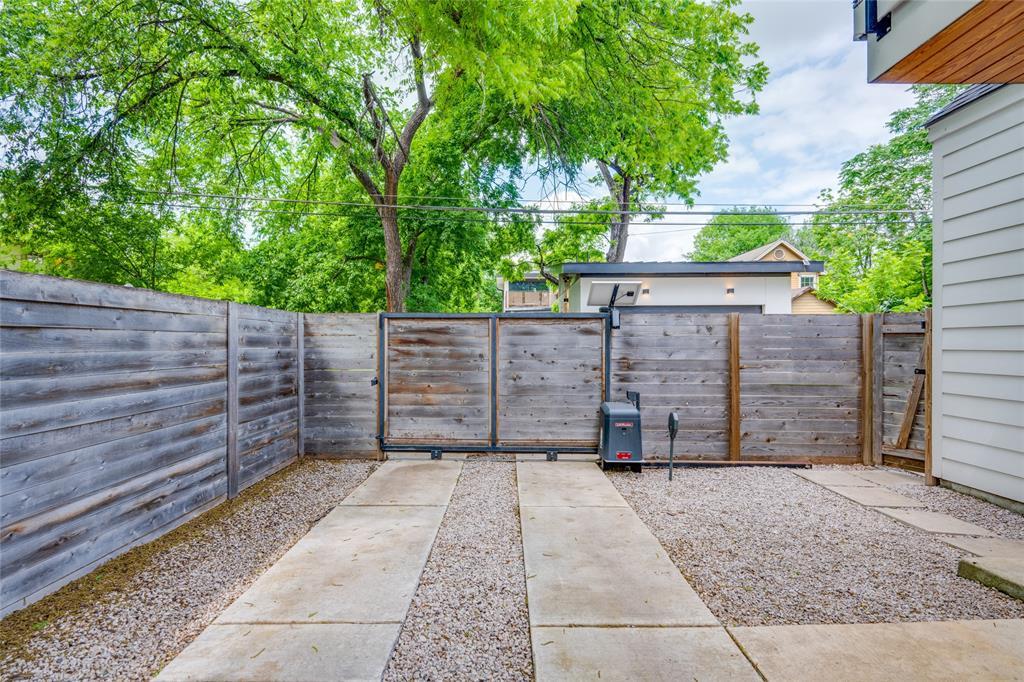 1404 East 2nd Street, Unit 2 Austin, TX 78702 - Photo 25 of 33