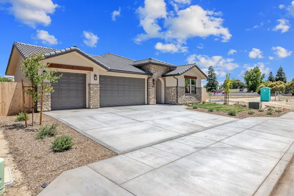$675,000 | 1024 North Rono Street, Visalia, CA 93291