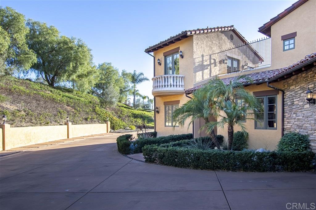 2703 Vía Rancheros Fallbrook, CA 92028 - Photo 4 of 25