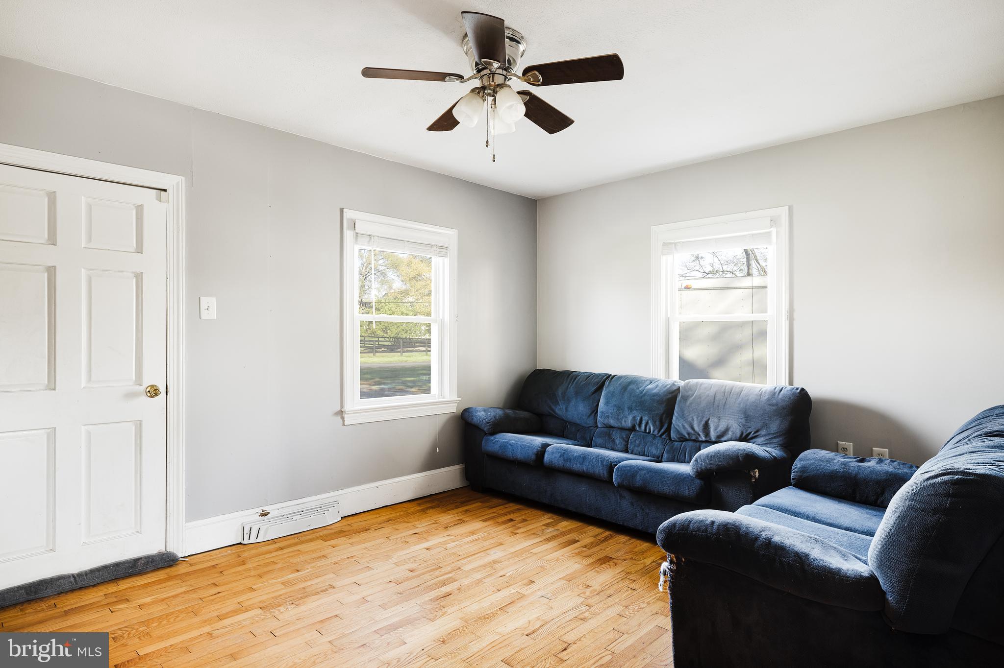 252 Russell Road Berryville, VA 22611 - Photo 7 of 23 Living Room