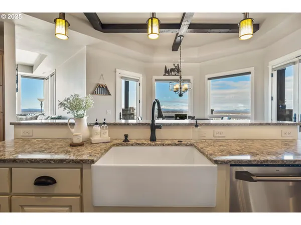 $1,995,000 | 16368 South W Hat Rock Loop, Powell Butte, OR 97753